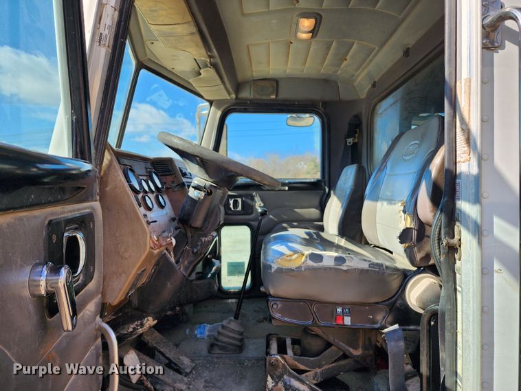 image for item DM4904 2007 Peterbilt 335  dump truck