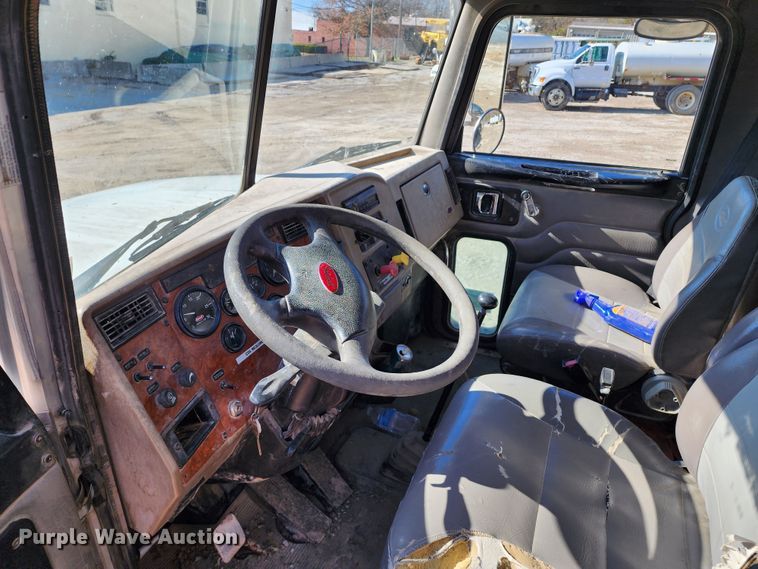 image for item DM4904 2007 Peterbilt 335  dump truck