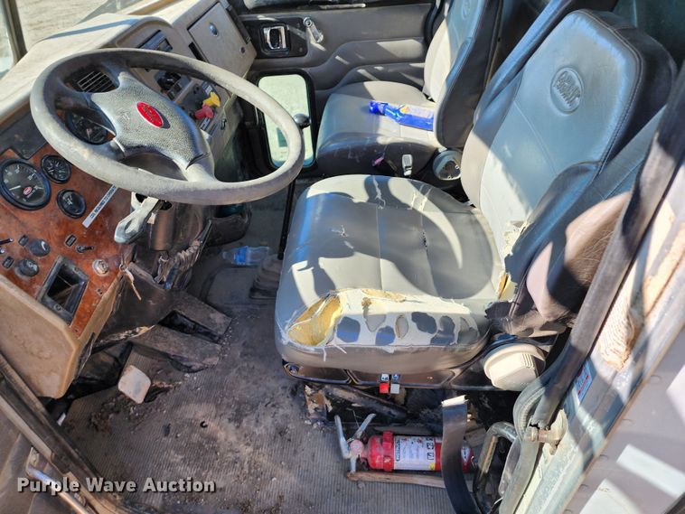 image for item DM4904 2007 Peterbilt 335  dump truck