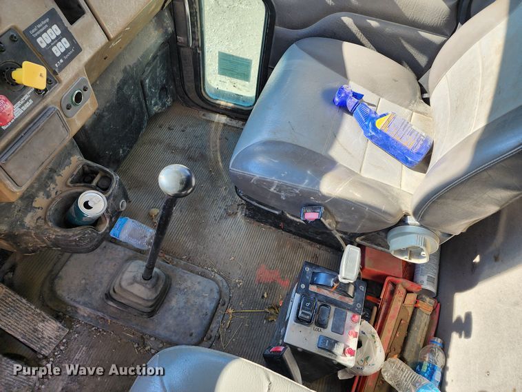 image for item DM4904 2007 Peterbilt 335  dump truck