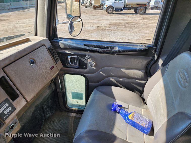 image for item DM4904 2007 Peterbilt 335  dump truck