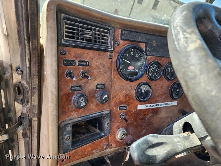 image for item DM4904 2007 Peterbilt 335  dump truck