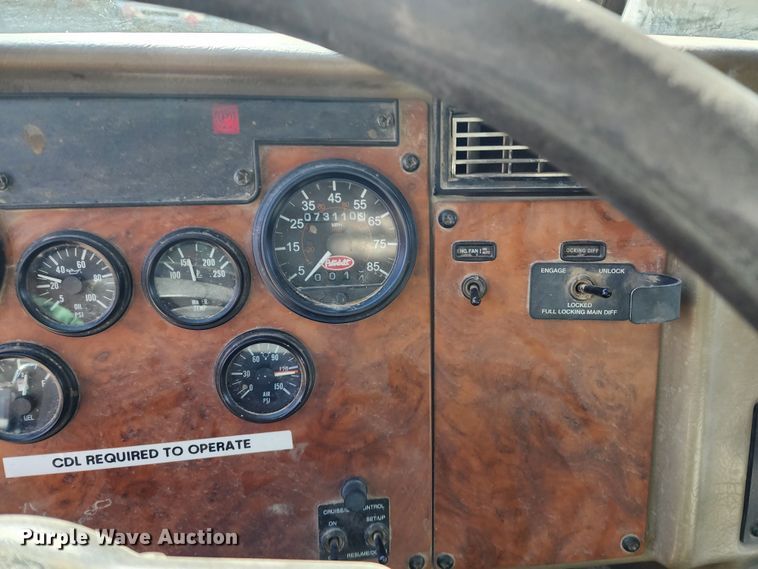 image for item DM4904 2007 Peterbilt 335  dump truck