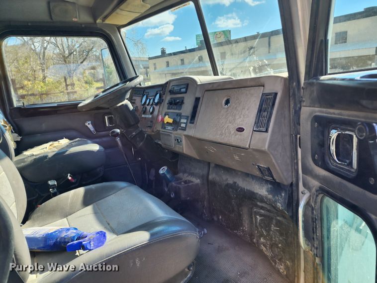 image for item DM4904 2007 Peterbilt 335  dump truck