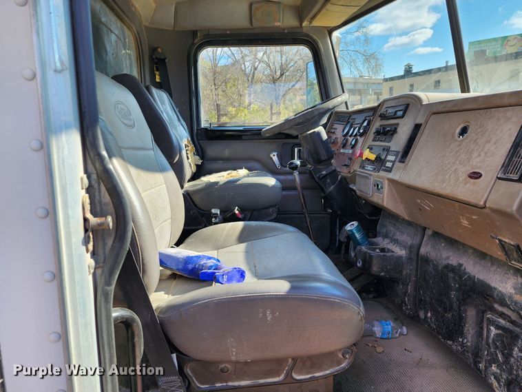 image for item DM4904 2007 Peterbilt 335  dump truck