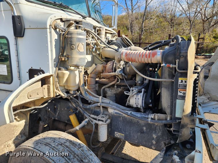 image for item DM4904 2007 Peterbilt 335  dump truck