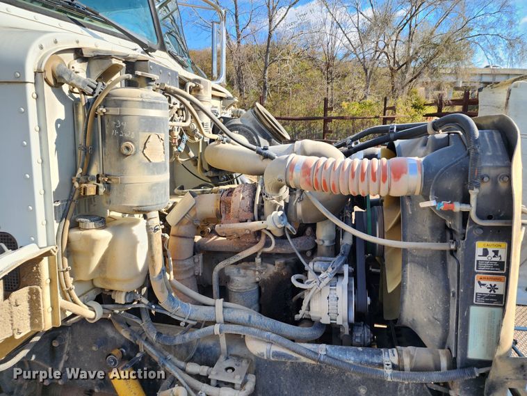 image for item DM4904 2007 Peterbilt 335  dump truck