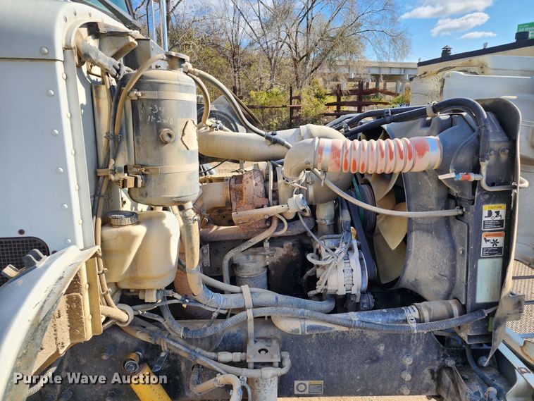 image for item DM4904 2007 Peterbilt 335  dump truck