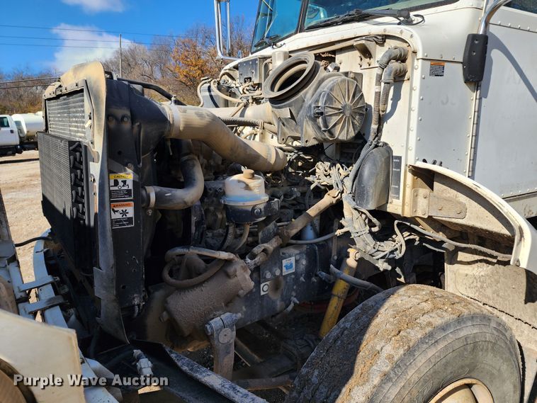 image for item DM4904 2007 Peterbilt 335  dump truck