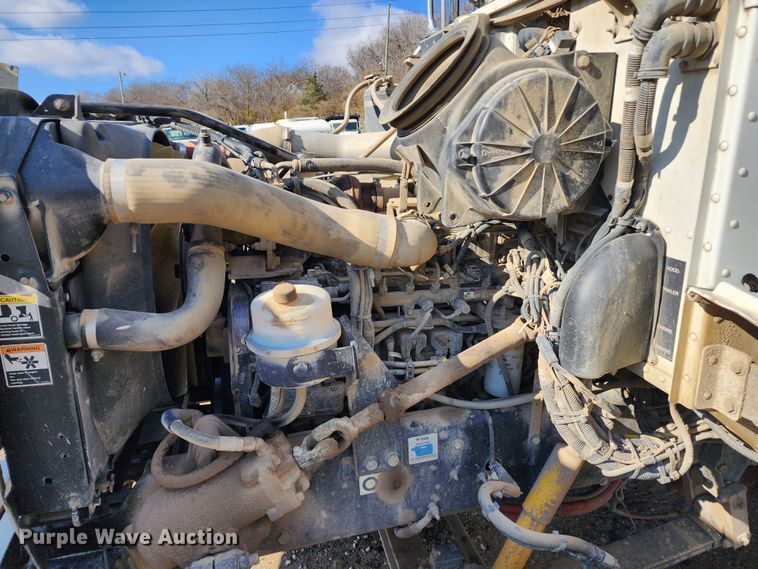 image for item DM4904 2007 Peterbilt 335  dump truck