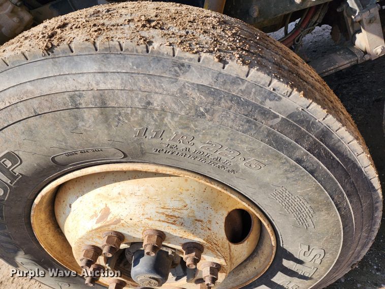 image for item DM4904 2007 Peterbilt 335  dump truck