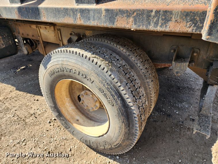 image for item DM4904 2007 Peterbilt 335  dump truck