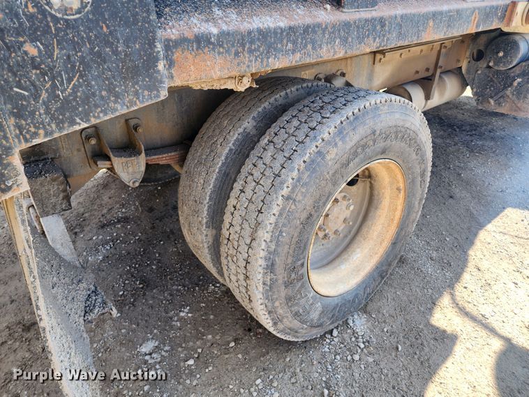 image for item DM4904 2007 Peterbilt 335  dump truck