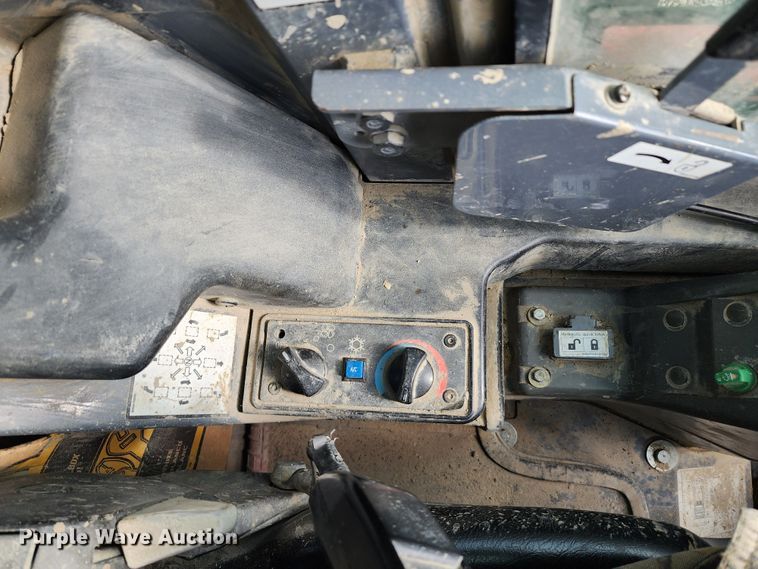 image for item DM4908 2011 Takeuchi TL250  tracked skid steer loader