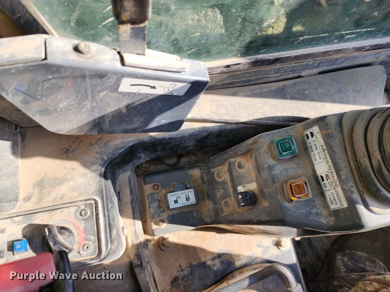 image for item DM4913 2013 Takeuchi TL12  tracked skid steer loader