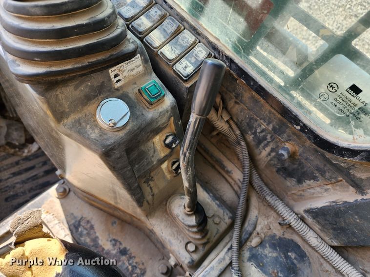 image for item DM4913 2013 Takeuchi TL12  tracked skid steer loader