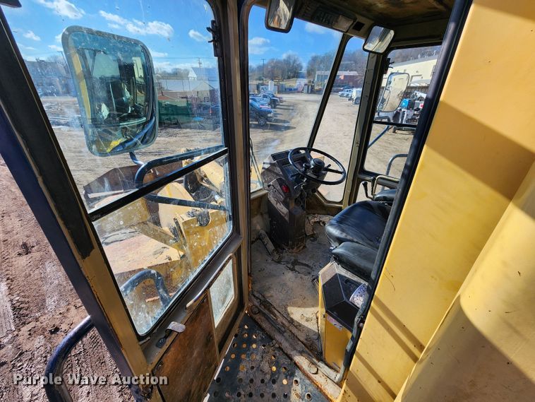 image for item DM4914 1990 Komatsu WA500-1L  wheel loader