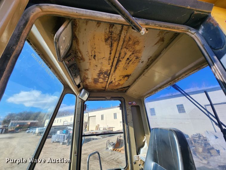 image for item DM4914 1990 Komatsu WA500-1L  wheel loader