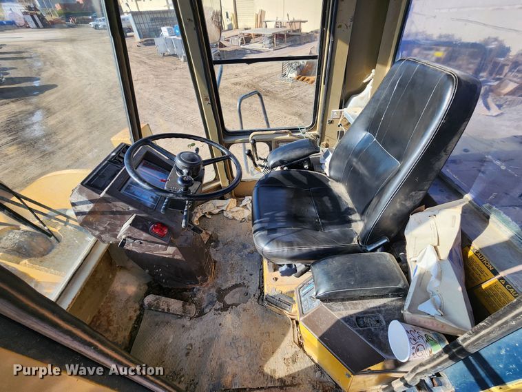 image for item DM4914 1990 Komatsu WA500-1L  wheel loader