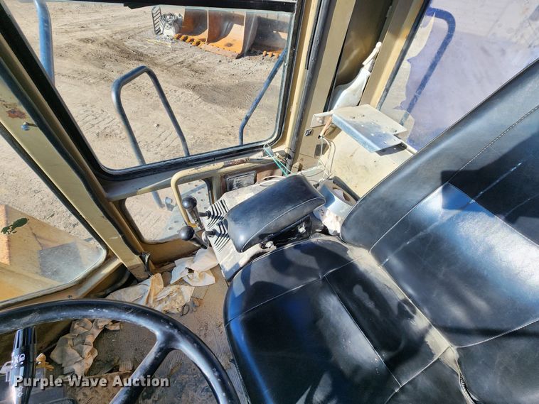 image for item DM4914 1990 Komatsu WA500-1L  wheel loader