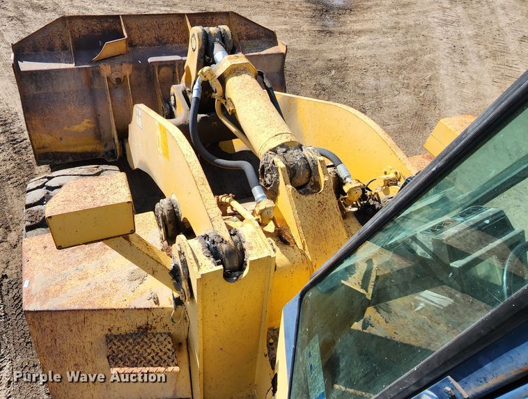 image for item DM4914 1990 Komatsu WA500-1L  wheel loader
