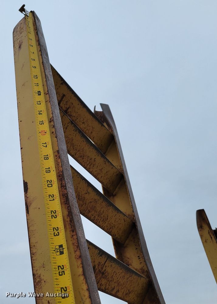 image for item DM8103 2002 Load Trail  equipment trailer