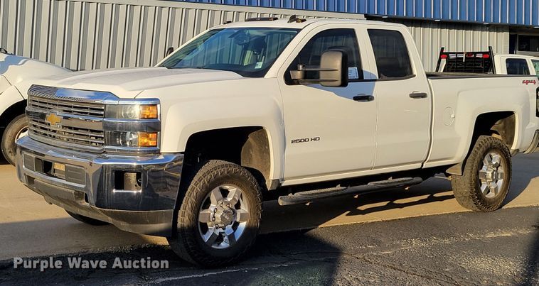 image for item DM8107 2015 Chevrolet Silverado 25000HD  Double Cab pickup truck