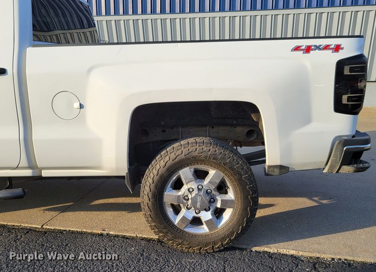 image for item DM8107 2015 Chevrolet Silverado 25000HD  Double Cab pickup truck