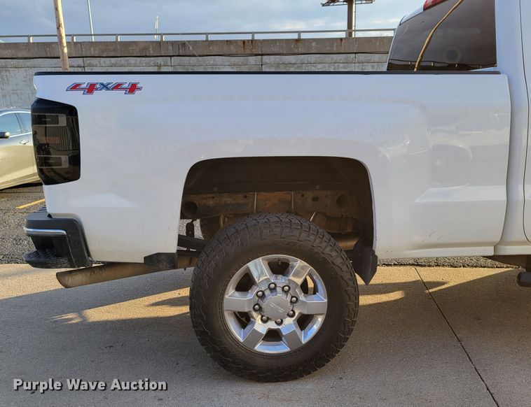 image for item DM8107 2015 Chevrolet Silverado 25000HD  Double Cab pickup truck