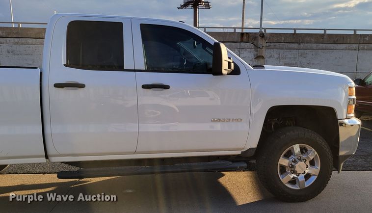 image for item DM8107 2015 Chevrolet Silverado 25000HD  Double Cab pickup truck