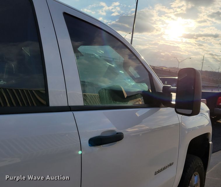 image for item DM8107 2015 Chevrolet Silverado 25000HD  Double Cab pickup truck