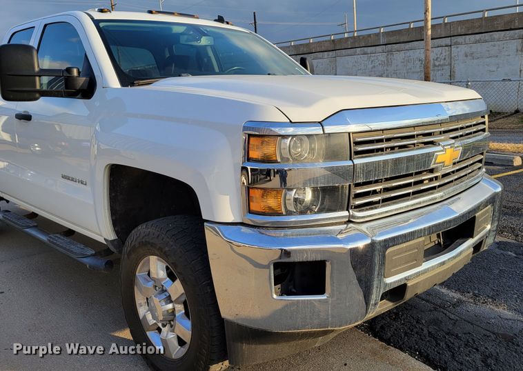 image for item DM8107 2015 Chevrolet Silverado 25000HD  Double Cab pickup truck