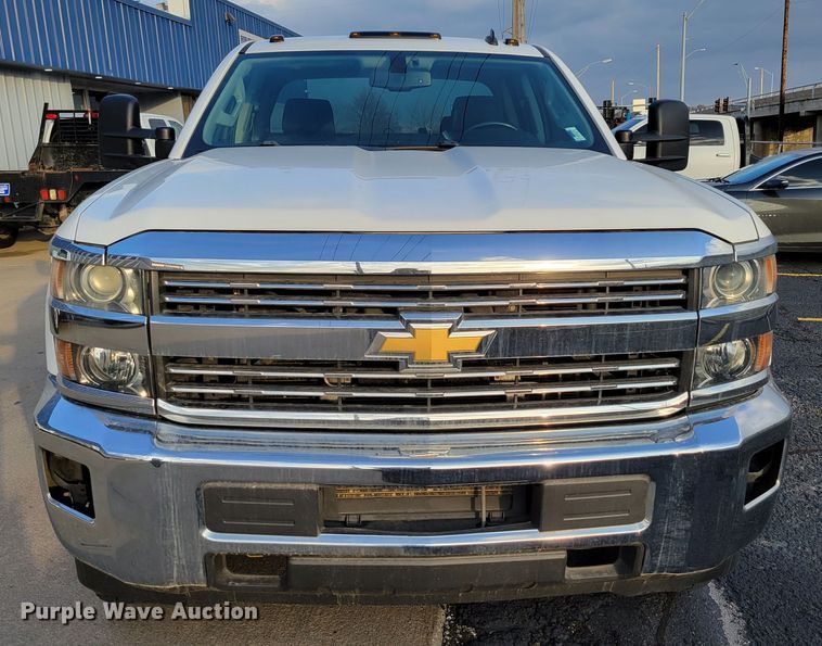 image for item DM8107 2015 Chevrolet Silverado 25000HD  Double Cab pickup truck