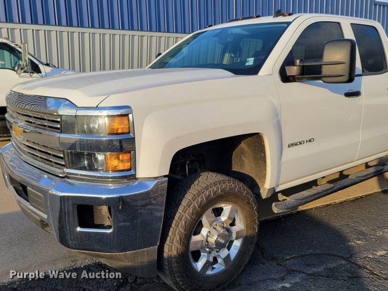 image for item DM8107 2015 Chevrolet Silverado 25000HD  Double Cab pickup truck