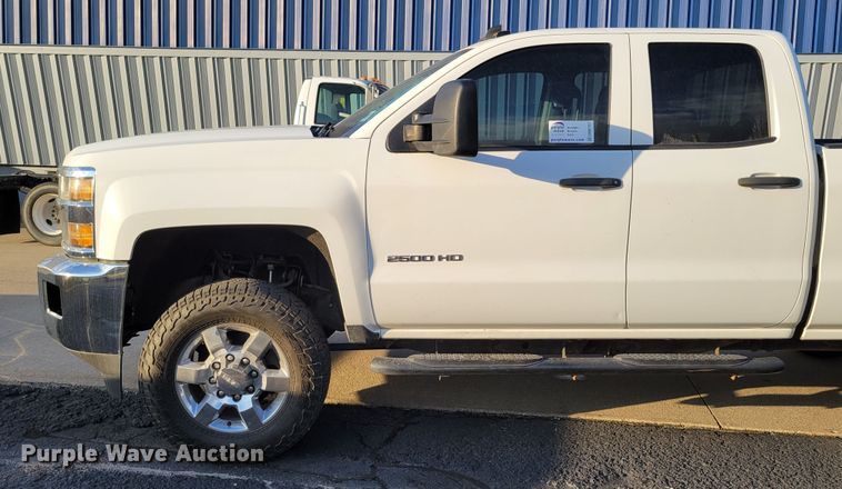 image for item DM8107 2015 Chevrolet Silverado 25000HD  Double Cab pickup truck