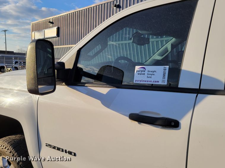 image for item DM8107 2015 Chevrolet Silverado 25000HD  Double Cab pickup truck