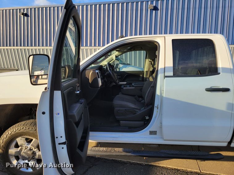 image for item DM8107 2015 Chevrolet Silverado 25000HD  Double Cab pickup truck