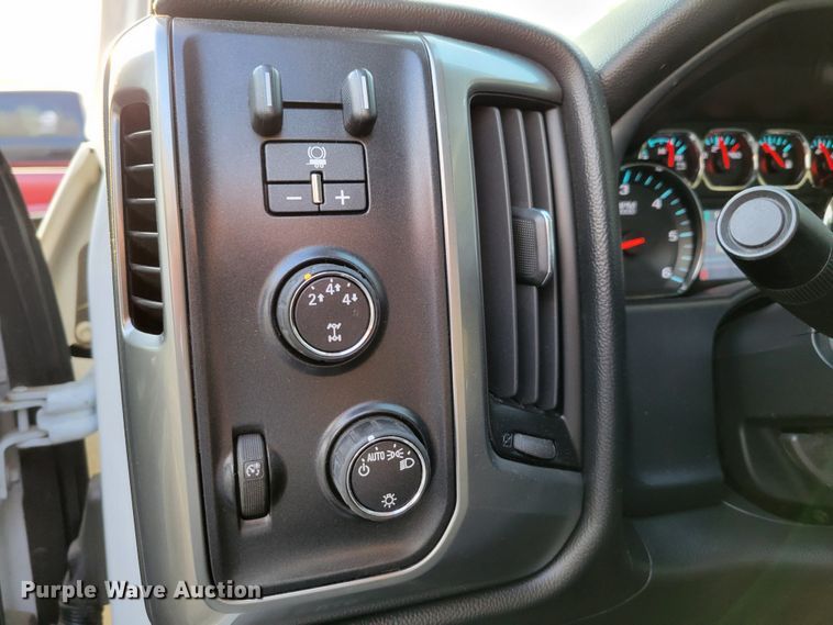 image for item DM8107 2015 Chevrolet Silverado 25000HD  Double Cab pickup truck