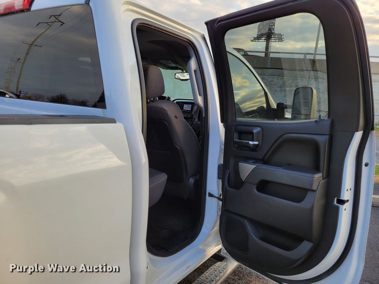 image for item DM8107 2015 Chevrolet Silverado 25000HD  Double Cab pickup truck