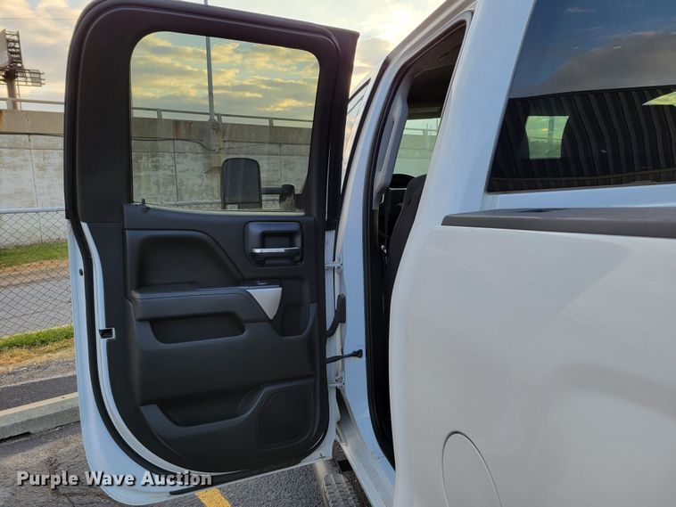 image for item DM8107 2015 Chevrolet Silverado 25000HD  Double Cab pickup truck