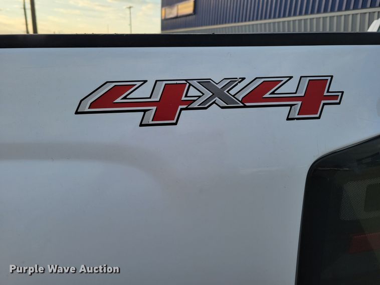 image for item DM8107 2015 Chevrolet Silverado 25000HD  Double Cab pickup truck