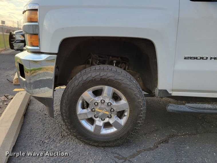 image for item DM8107 2015 Chevrolet Silverado 25000HD  Double Cab pickup truck