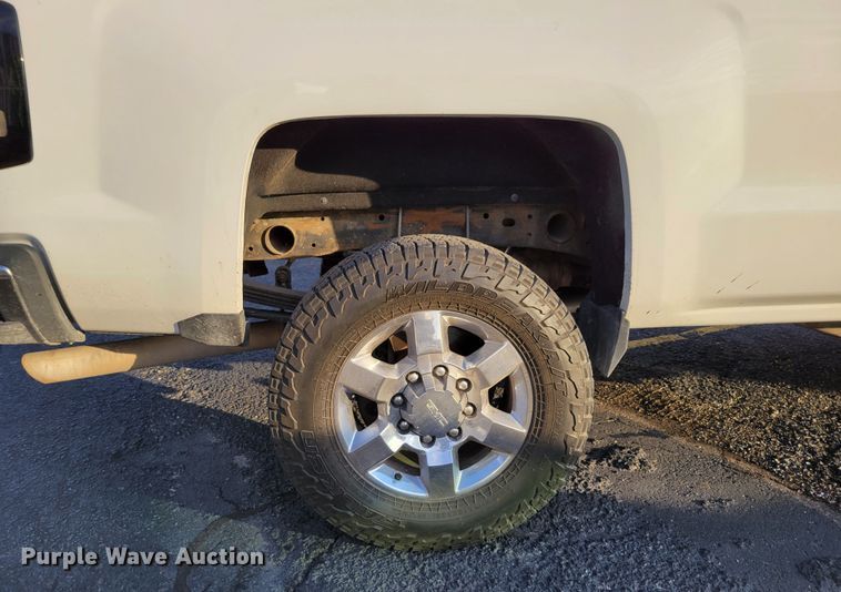 image for item DM8107 2015 Chevrolet Silverado 25000HD  Double Cab pickup truck