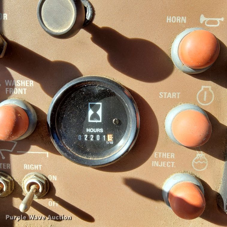 image for item DM8115 Dressta TD12C  dozer