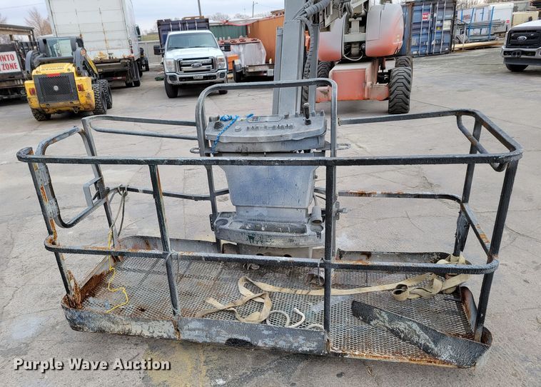 image for item DM8120 2004 JLG 860SJ  boom lift