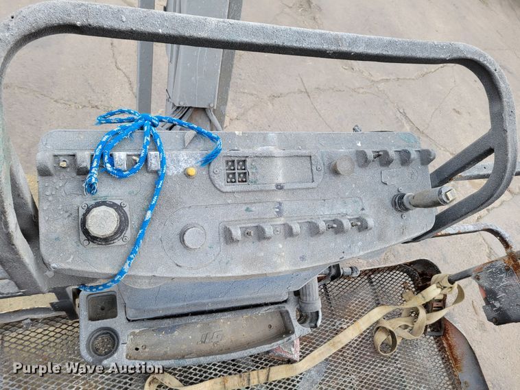 image for item DM8120 2004 JLG 860SJ  boom lift