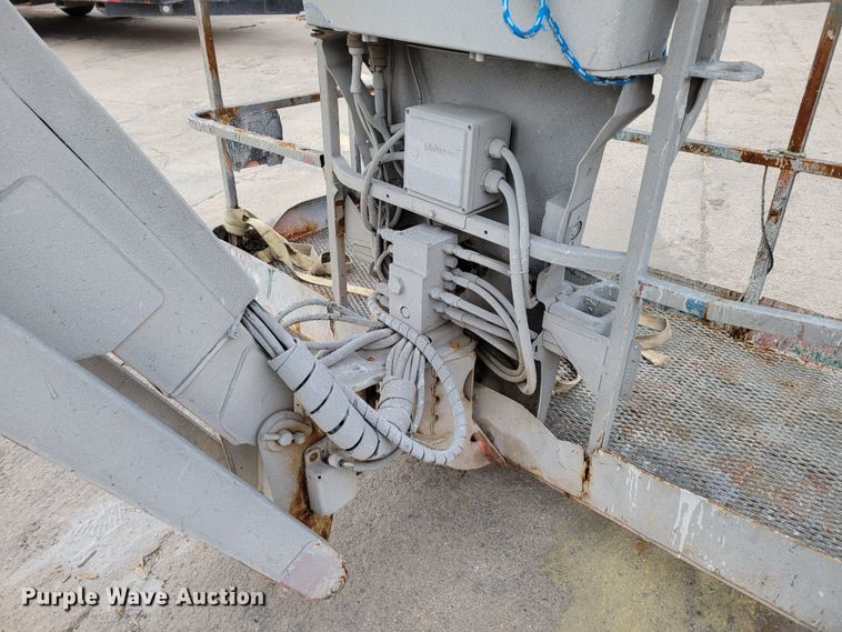 image for item DM8120 2004 JLG 860SJ  boom lift