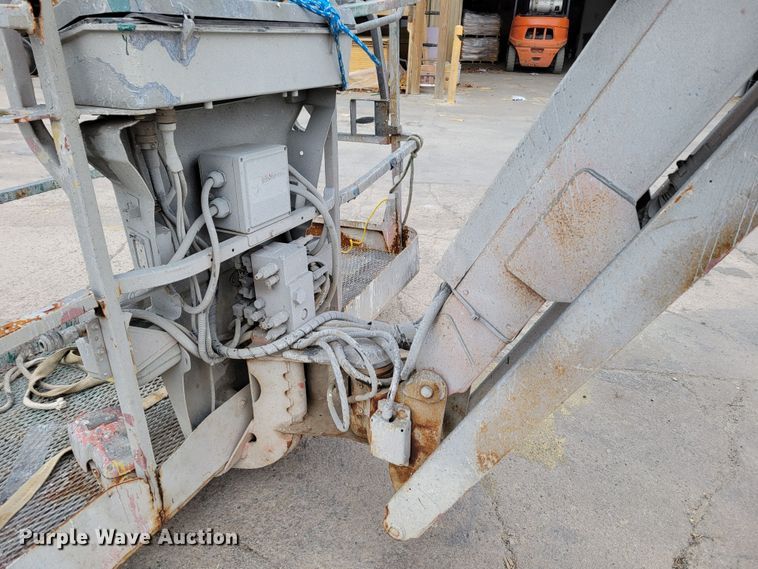 image for item DM8120 2004 JLG 860SJ  boom lift