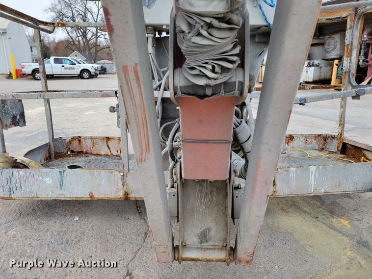 image for item DM8120 2004 JLG 860SJ  boom lift
