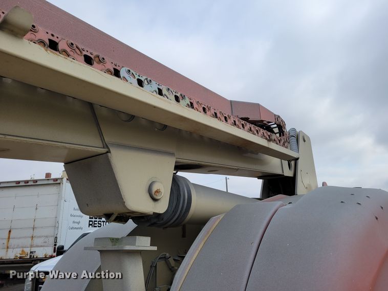 image for item DM8120 2004 JLG 860SJ  boom lift